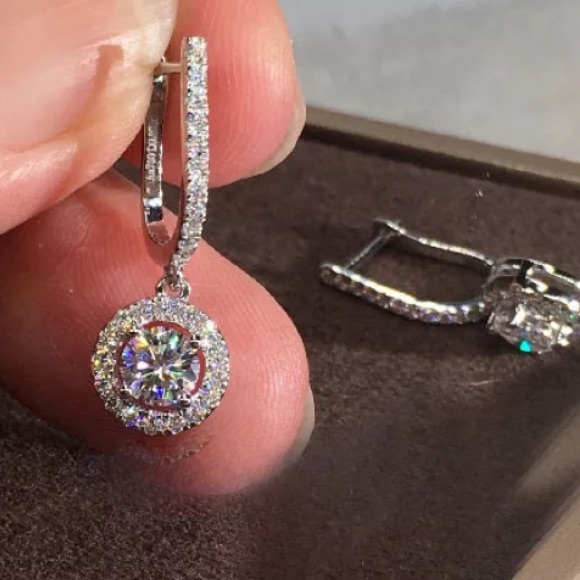 Jewelry - 🤍18K white gold plated shiny halo earrings